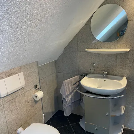 Проживание в семье Haus Dambacher - Arbeiter-monteurzimmer Нюртинген